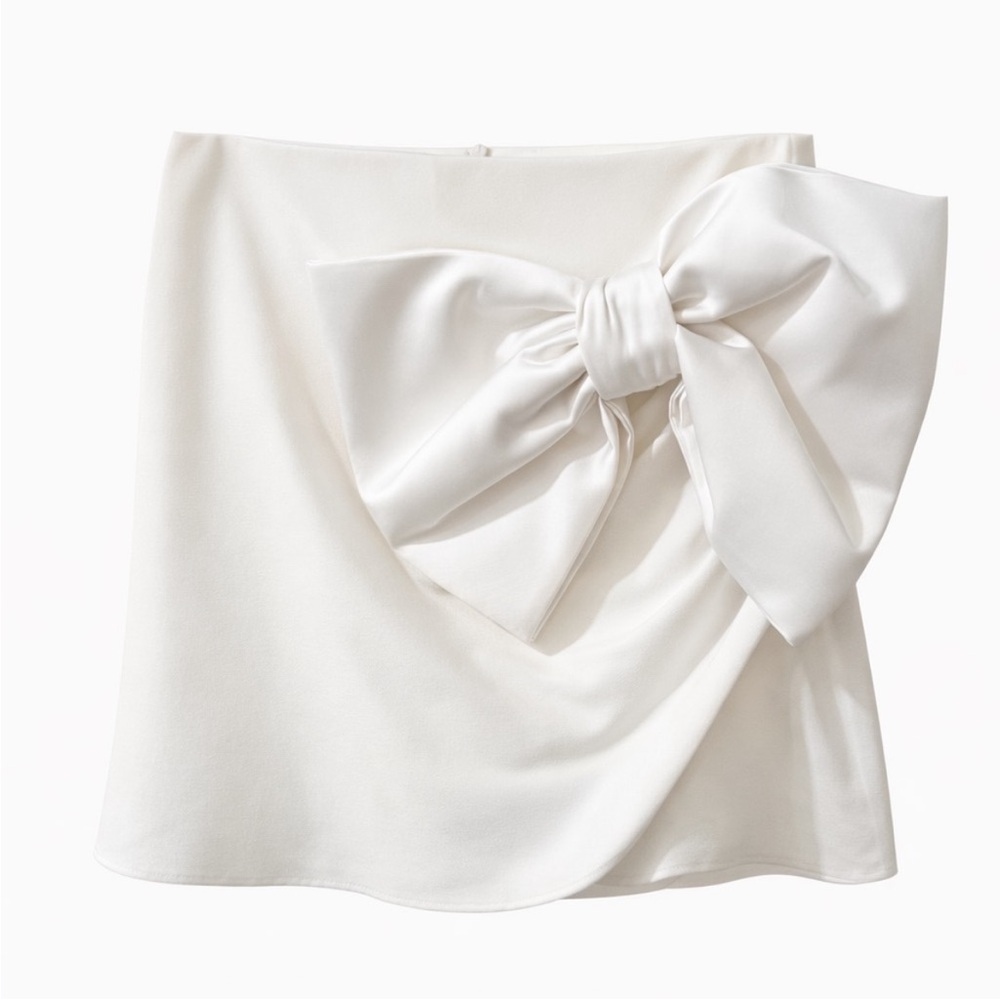 Zara White Mini Skirt with Bow Size Medium